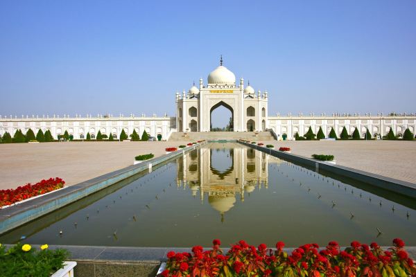 过去没有那么强烈的感觉,这次回来看到那么多的清真寺,很美啊!