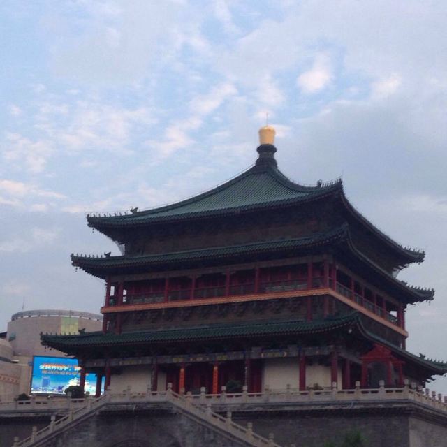 白天的钟楼