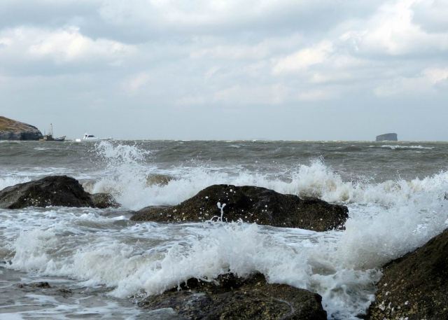 在旅顺口的西海边,有个秀美的双岛湾.