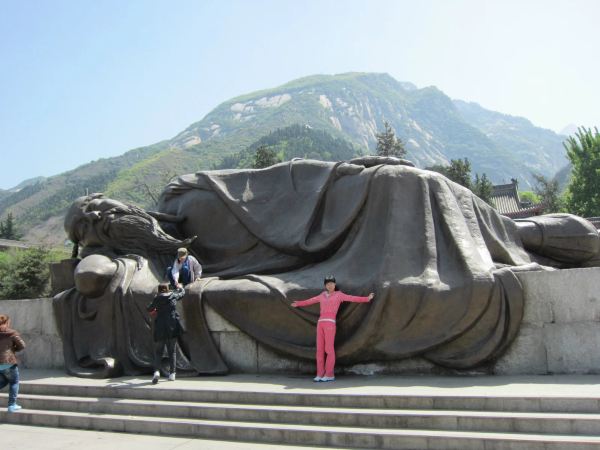 玉泉院广场上陈抟老祖卧像,陈抟老祖是在华山修炼的嘛?