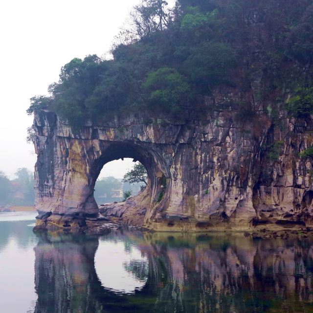 象鼻山,她是桂林山水的象徵,也是桂林的城徽.