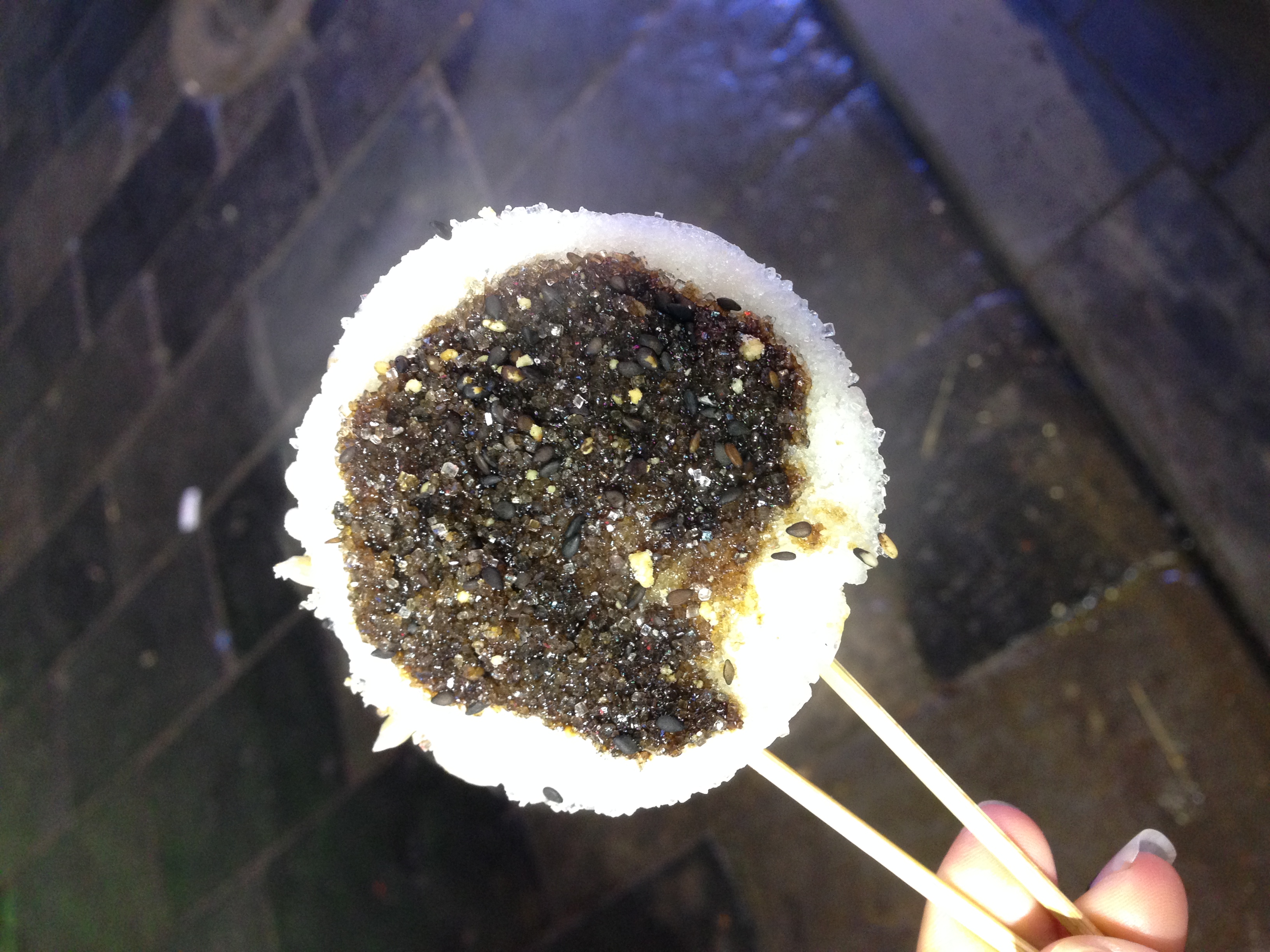 镜糕,一路上很多的,随处可见 回民街