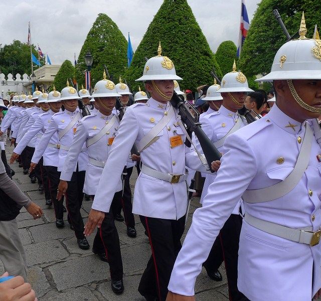 泰国阅兵跳跳步由来图片