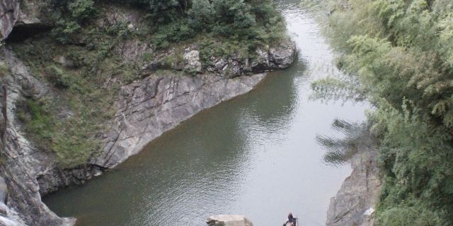 地址(位置,怎麼去,怎麼走): 永嘉縣巖頭鎮岙底村