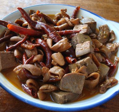 看着实在不好看,可肥肠猪肝还是很货真价实的,价格也不贵.好这一口!