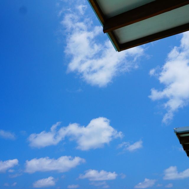 屋顶蓝天白云效果图图片