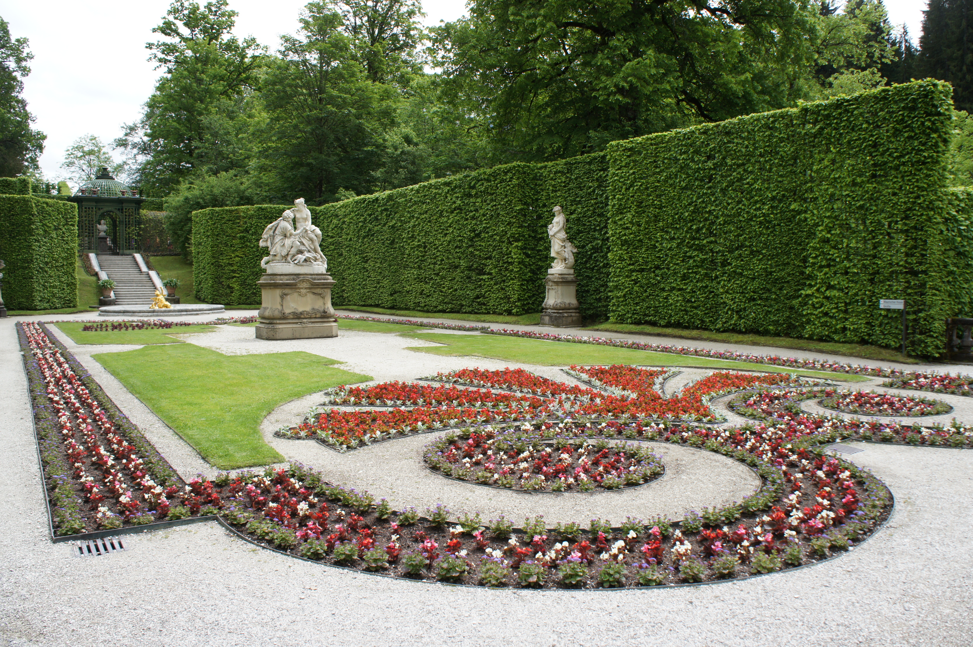 精致的花坛 林德霍夫宫