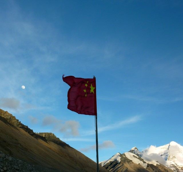 这面红旗好哦,一方面体现你爱国,其二他们能辟邪挡煞