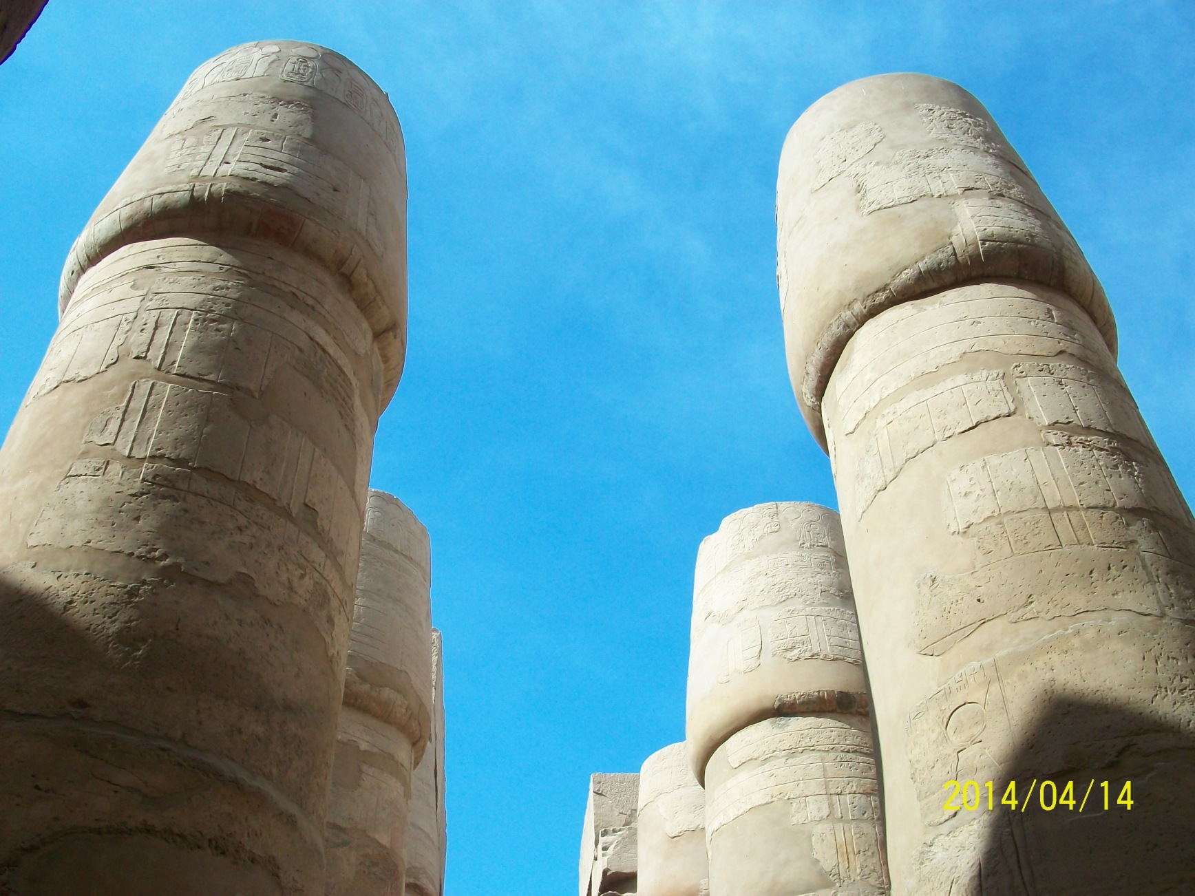 有些冲天柱子的上面还粗大一块. 卢克索卡尔奈克神庙
