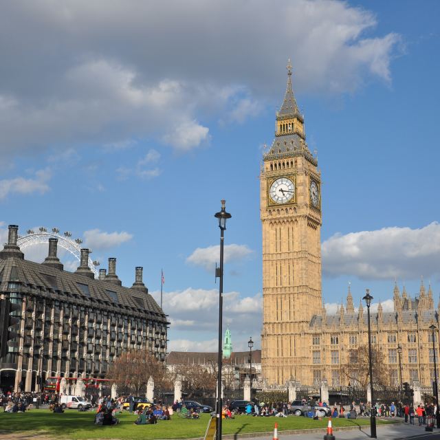 第2天2014-04-16 游玩指南:游londontown的时候可以顺便游塔桥.