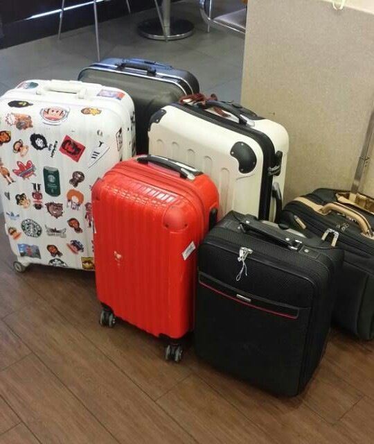 好大一堆行李了,当然,我和小伙伴8人行