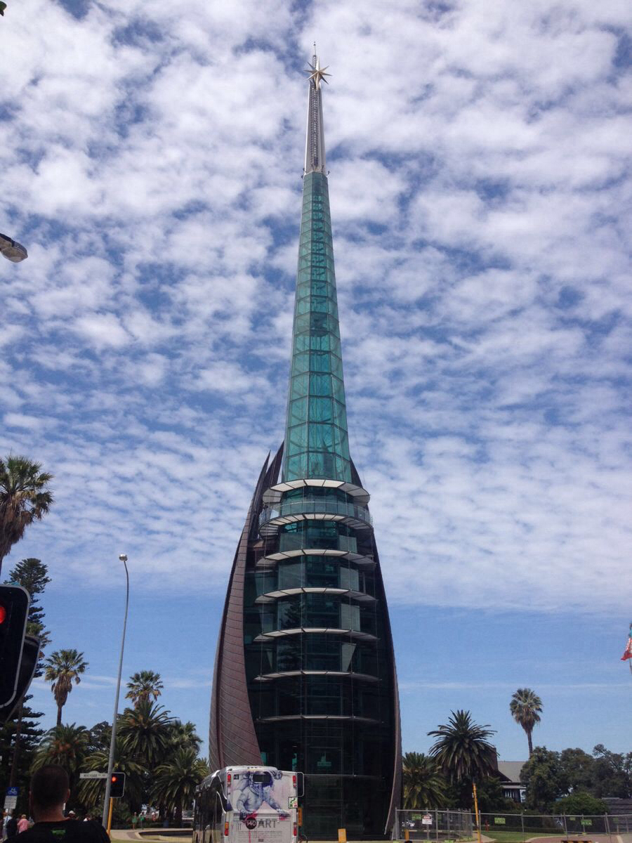 bell tower ,perth 的标志性建筑.走到尽头有各个码头.
