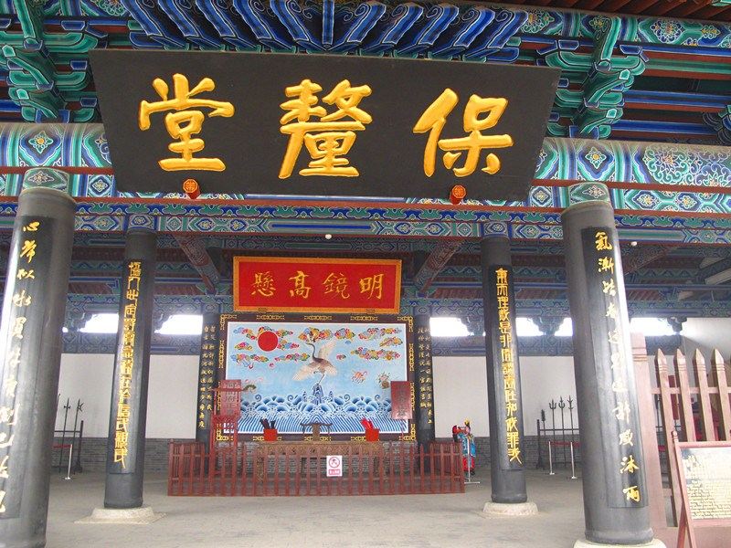 大堂正中悬有匾额,上书"保嫠堂,为明朝严嵩所书.
