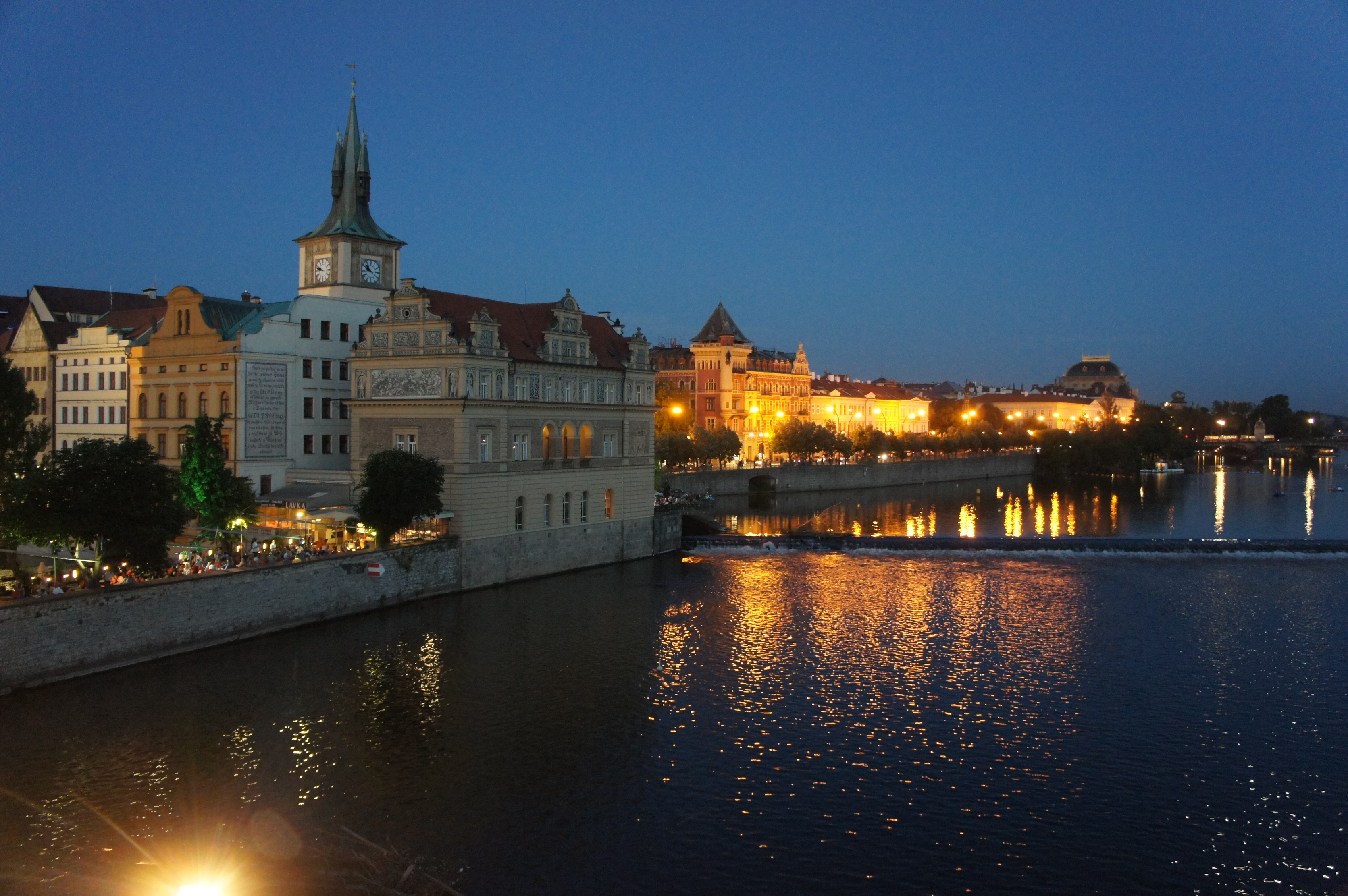 布拉格城堡夜景图片