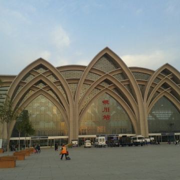 从兰州出发到达银川火车站吃个宁夏的牛肉面就直奔第一站……镇北堡