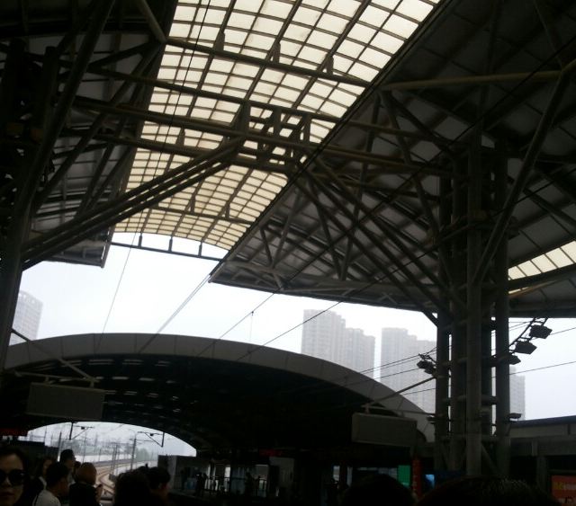 香炉礁轻轨站,出来做18到终点星海广场.全程无打车,崇尚环保,嘎嘎