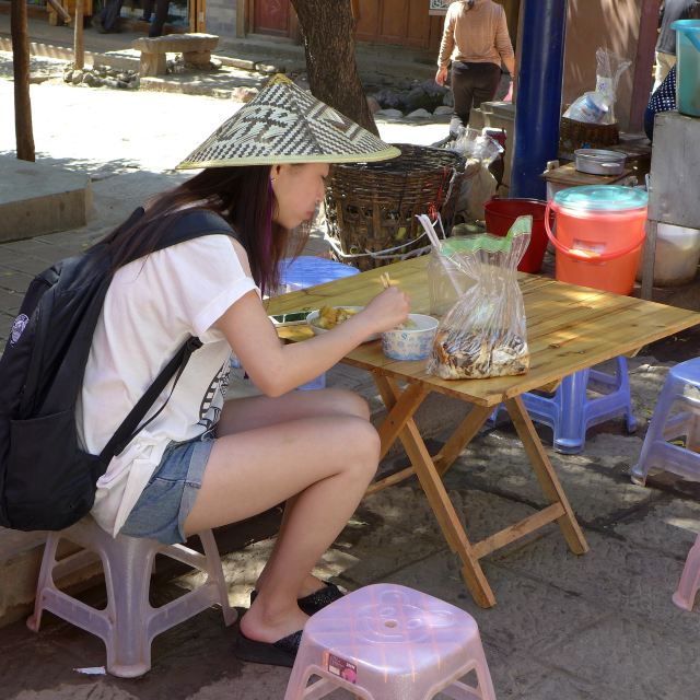 沙溪镇虽然古老,也脱离不了全世界的美女来访