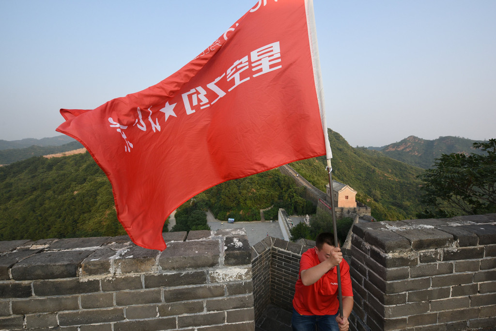 旗手也是媒体的,义务的劳动.