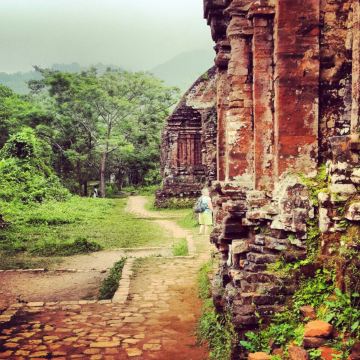 坐落在群山里的占婆文化遗址.堪称越南的吴哥窟.